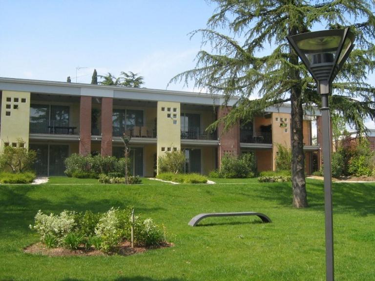 Апартаменти Lato Soleggiato @Gardazzurro Паденге-суль-Гарда Екстер'єр фото